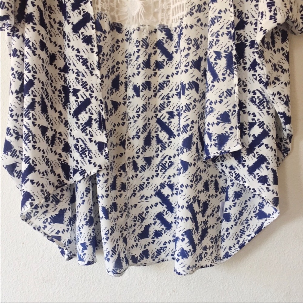 💚3/$20💚 kimono crochet lace back - Picture 2 of 6